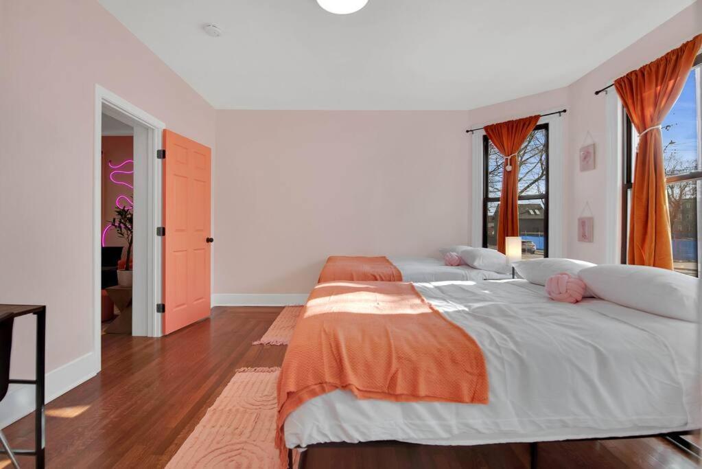 Peachy Paradise In East Rock Near Dt/Yale Нью-Хейвен Экстерьер фото