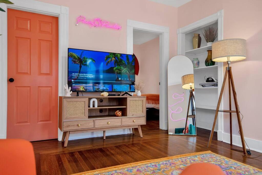 Peachy Paradise In East Rock Near Dt/Yale Нью-Хейвен Экстерьер фото