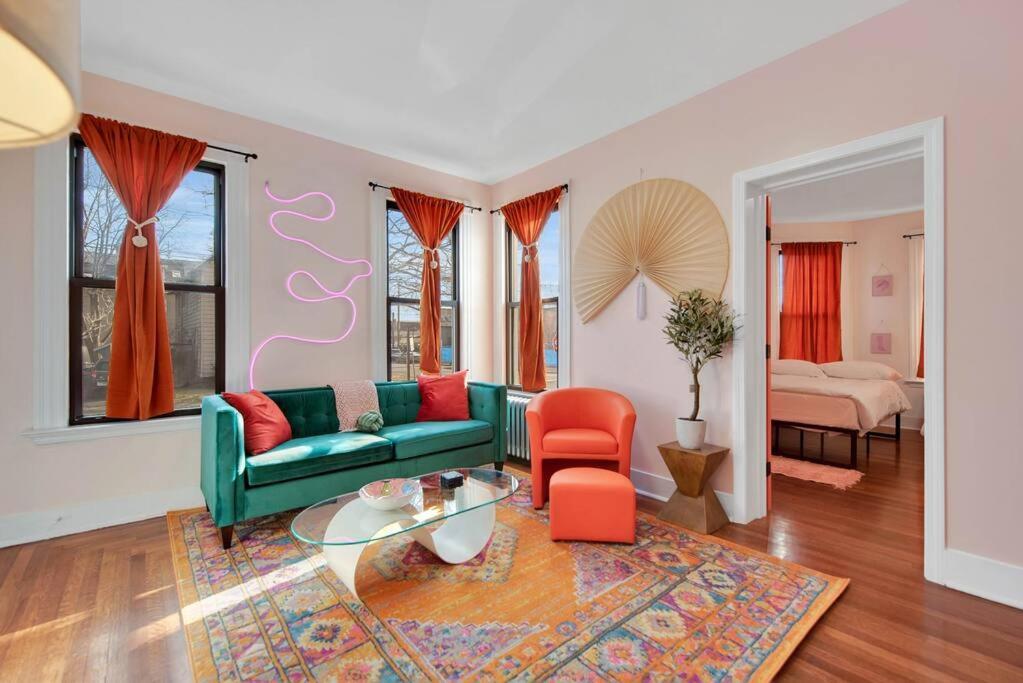 Peachy Paradise In East Rock Near Dt/Yale Нью-Хейвен Экстерьер фото